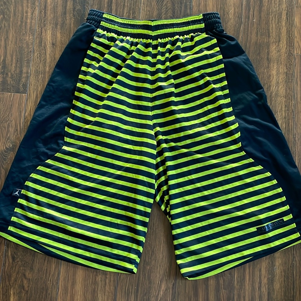 Jordan air basketball short black/neon yellow